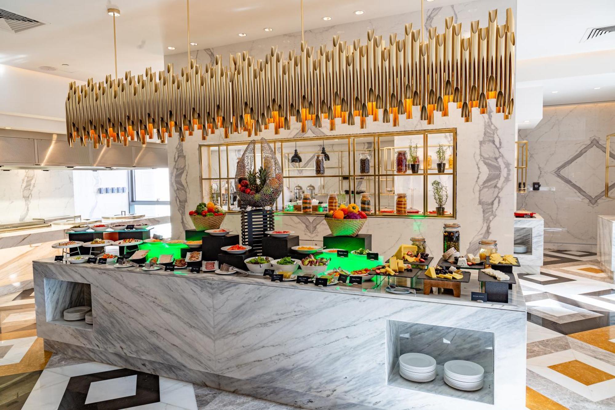 Dusit Doha Hotel Exterior foto The buffet at the restaurant
