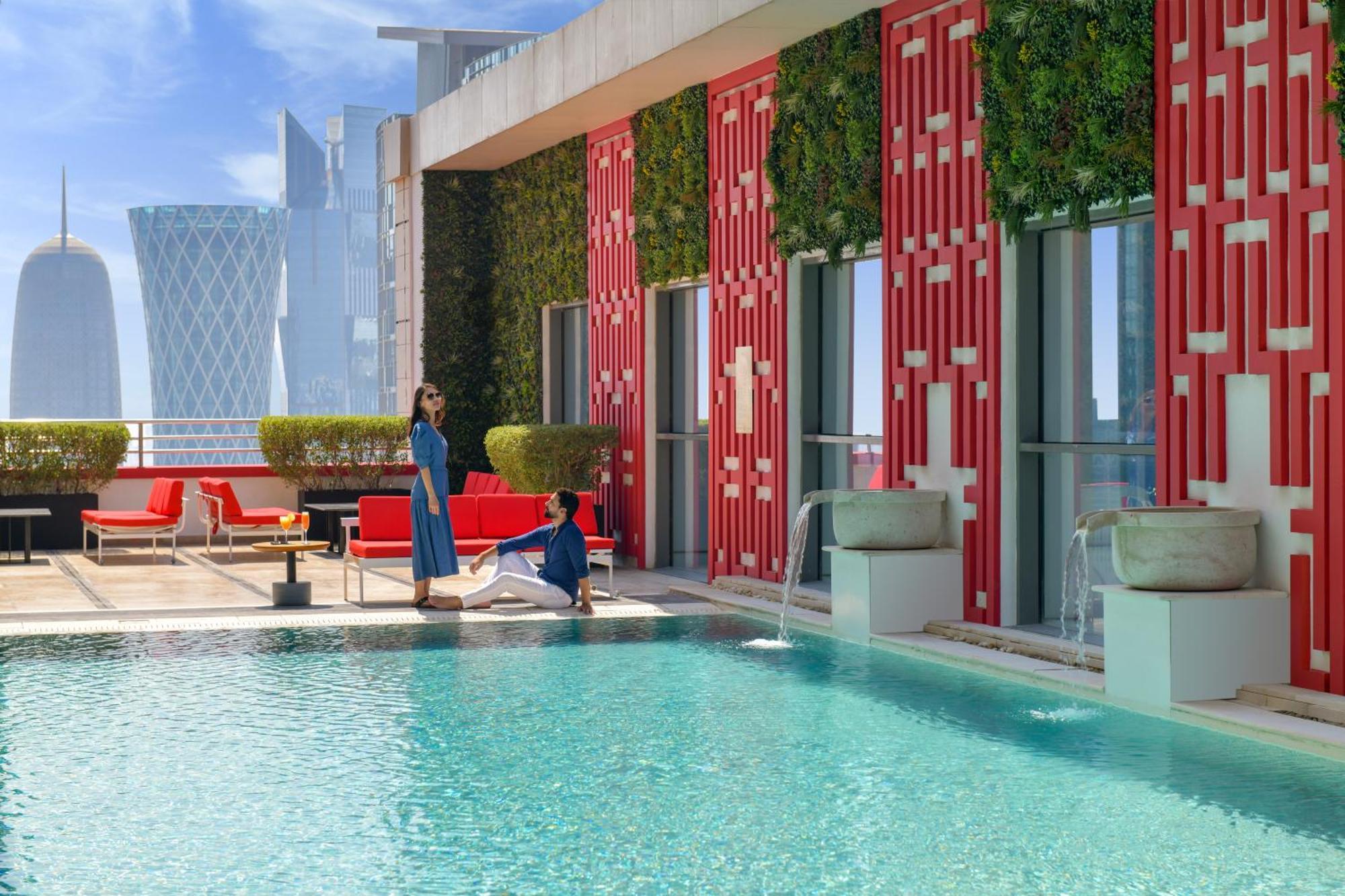 Dusit Doha Hotel Exterior foto The pool at the 87th floor