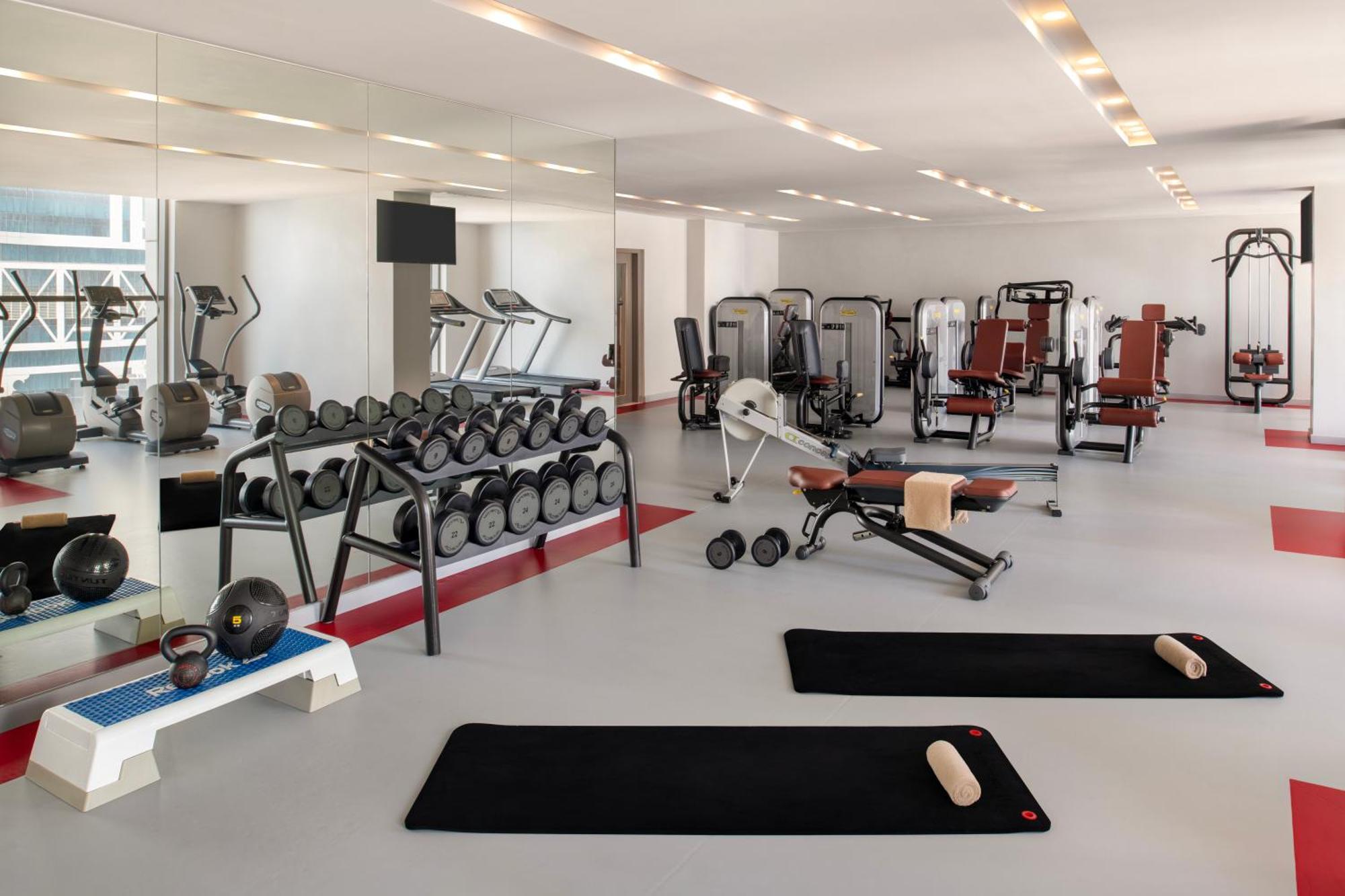 Dusit Doha Hotel Exterior foto A typical gym