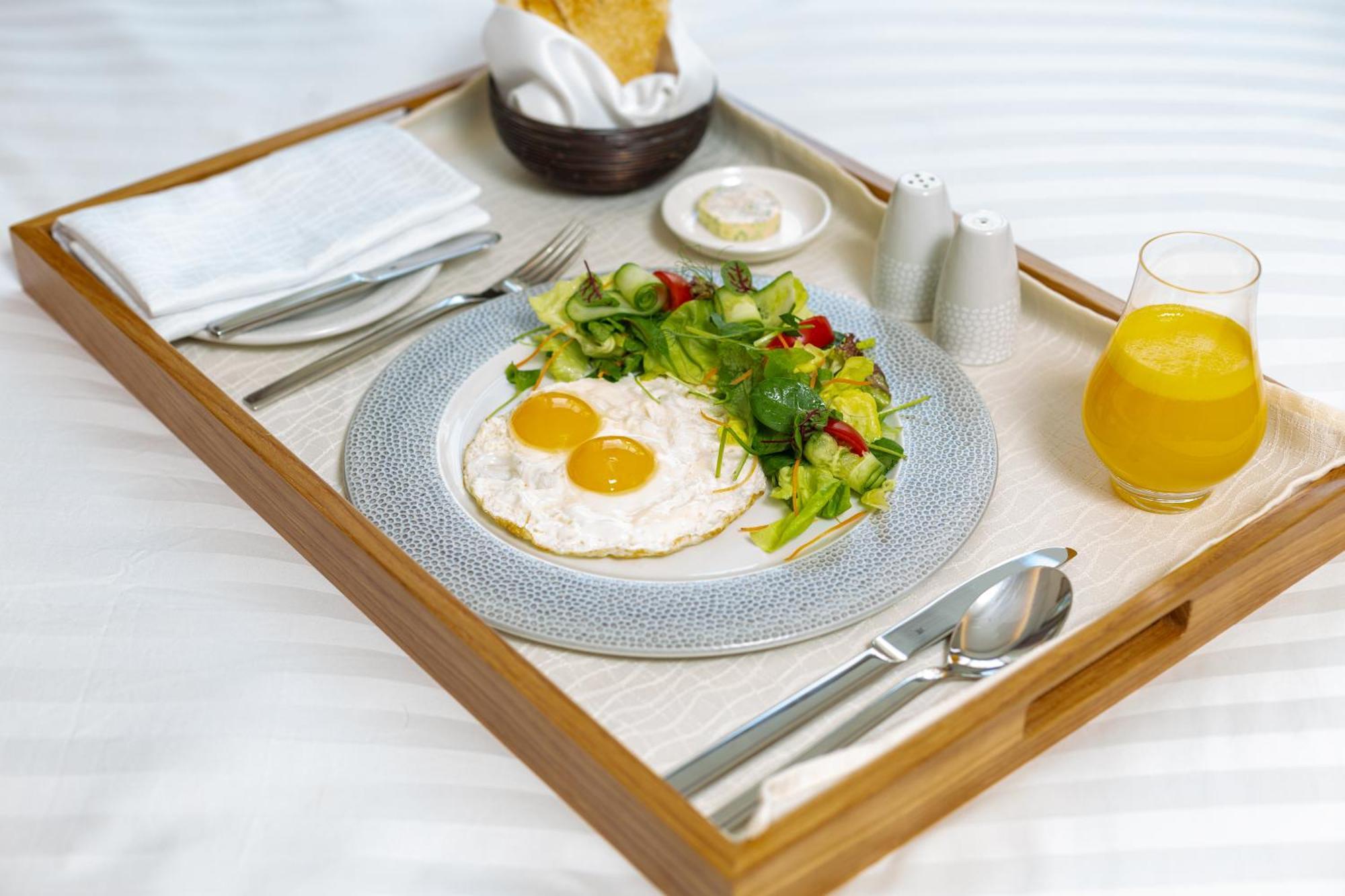 Dusit Doha Hotel Exterior foto Room service
